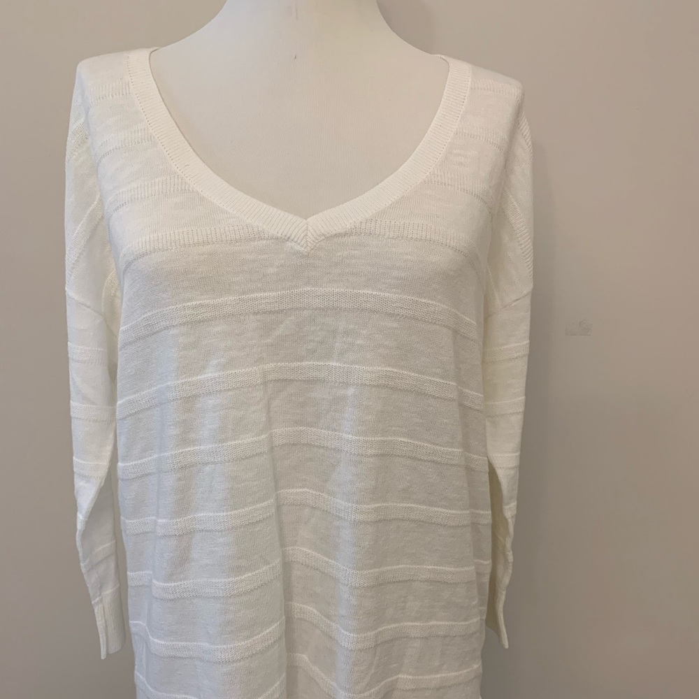 BNWT Reitmans White Sweater Size Medium